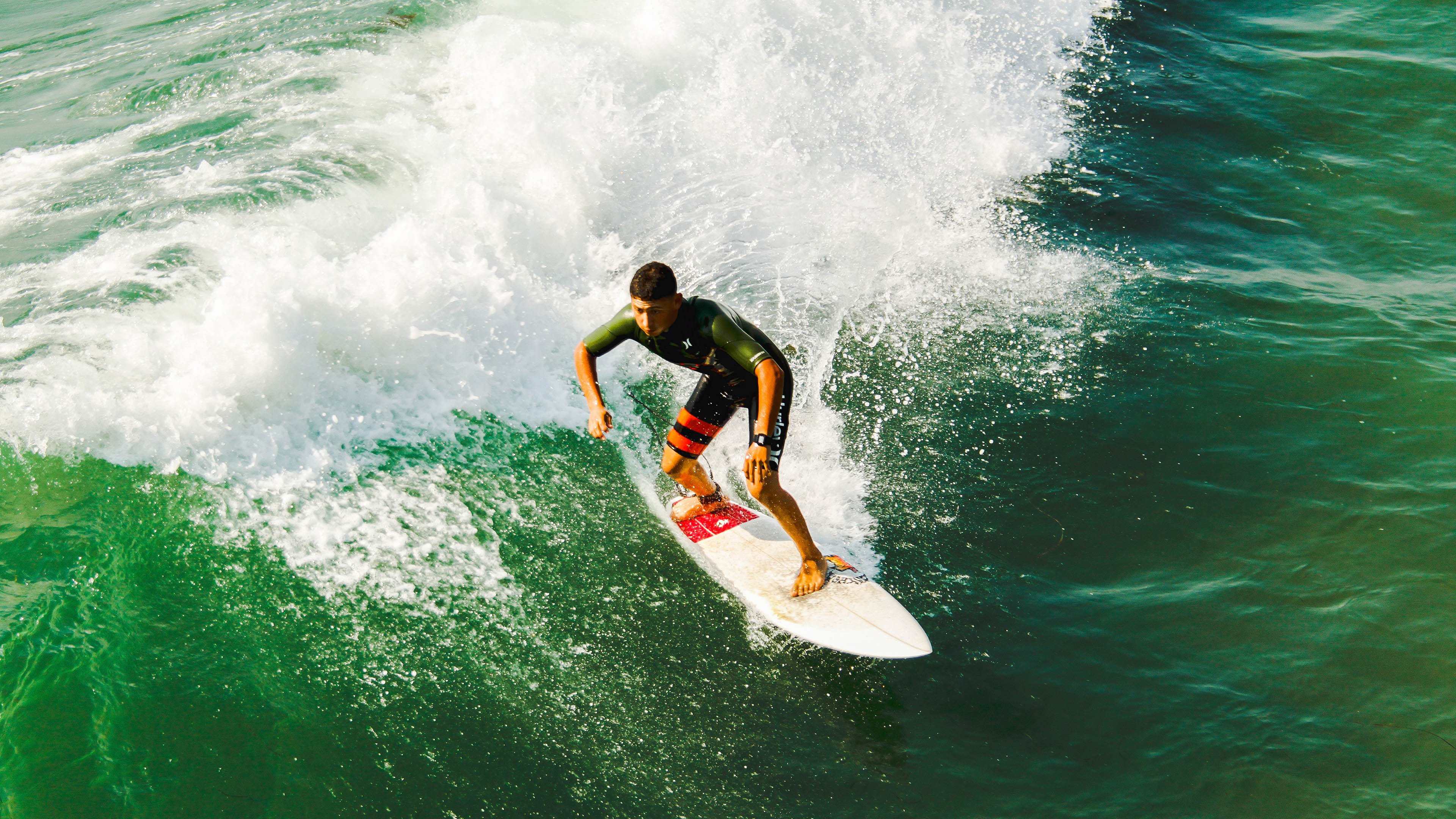开云入口-训练前热身流程标准化有效减少运动损伤保障训练安全性，训练前热身一般为几分钟